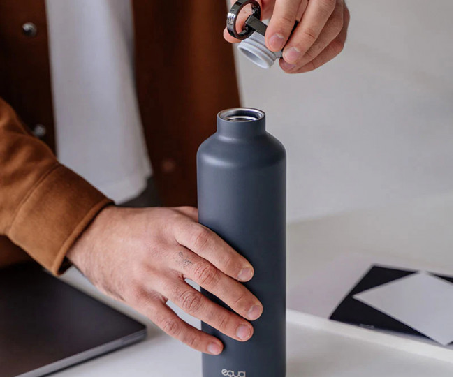 Розумна пляшка з нержавіючої сталі Equa Smart Water Bottle